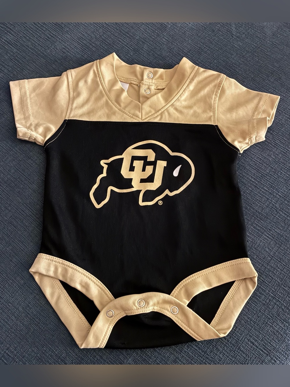 Like new:  🦬✨CU Colorado Buffaloes✨ 🦬 baby 0-3 months Onesie!